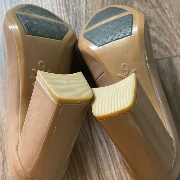 Nine West Nude Patent Leather Pumps | 6M Excellent Condition! - Picture 3 of 7